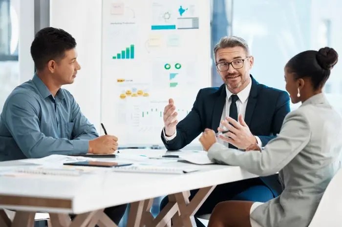 Menggunakan Teknologi untuk Memantau dan Mengelola Investasi